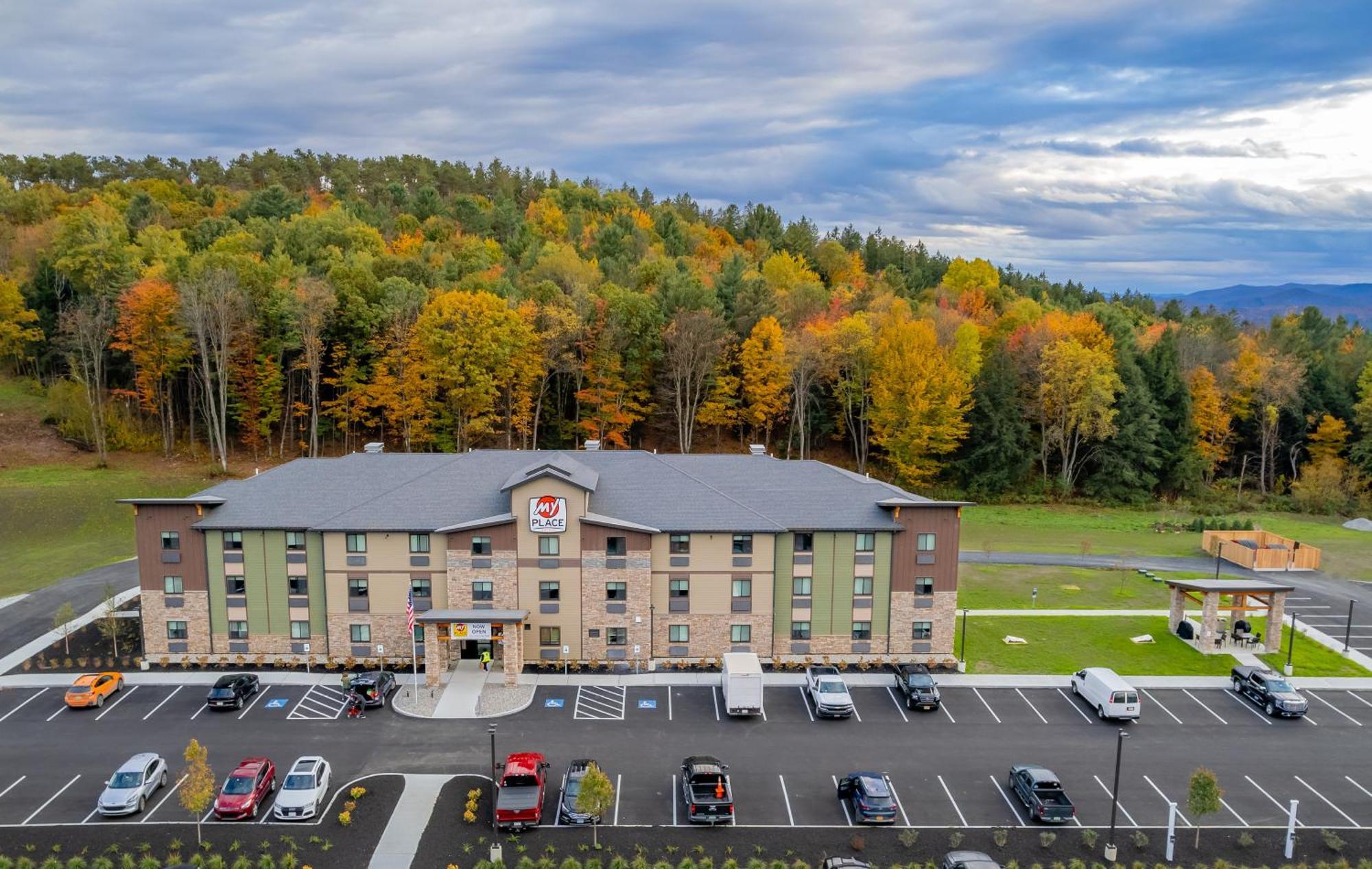 My Place Hotel-Randolph, Vt Extérieur photo